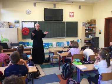 W Katowicach i Bytomiu połowa uczniów zrezygnowała z religii Lekcja religii