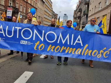 Marcin Melon: "Autonomię przysłaniają polityczne dinozaury" Marcin Melon Autonomii nie widać bo przysłaniają ją polityczne dinozaury W sobotę kolejny Marsz Autonomii