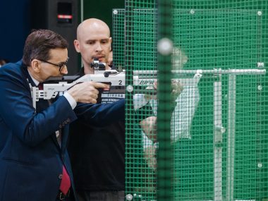 Premier: 40 milionów Polaków gotowych stanąć z bronią w ręku Mateusz Morawiecki
