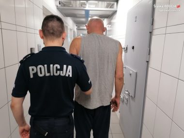 Nielegalna broń i narkotyki Miał nielegalną broń i narkotyki Dąbrowa Górnicza