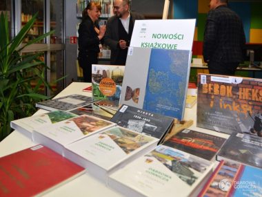 W miejskiej bibliotece otwarto czytelnię regionalną Miejska Biblioteka Publiczna w Dąbrowie Górniczej