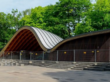 Trwa modernizacja dachu Amfiteatru w Parku Miejskim Modernizacja amfiteatru