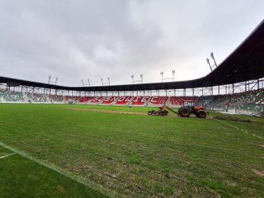 Na stadionie w Sosnowcu będzie nowa trawa. Spod Budapesztu Na stadionie w Sosnowcu pojawi się nowa murawa