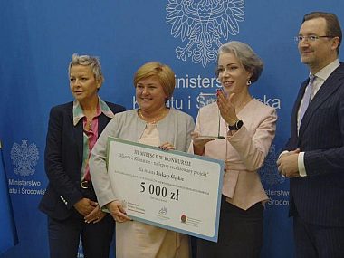 Piekary na podium konkursu pn. "Miasto z Klimatem" Nagroda za termomodernizację osiedla Wieczorka
