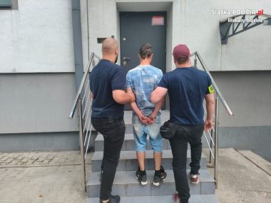Policjanci zatrzymali sprawcę kradzieży rozbójniczej Napaść i kradzież Piekary