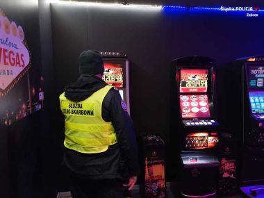 Nielegalne automaty przejęte przez zabrzańskich policjantów Nielegalne automaty Zabrze