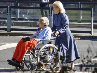 Asystenci dla niepełnosprawnych. Pomoc dla 125 osób Niepełnosprawna na wózku