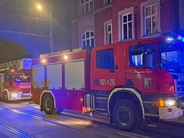 Nocny pożar w Chorzowie. Dwie osoby trafiły do szpitala Nocny pożar w Chorzowie Dwie osoby trafiły do szpitala