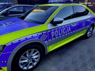Nowa „zabawka” gliwickich policjantów. W 5 sekund do setki Nowa zabawka gliwickich policjantów W pięć sekund do setki