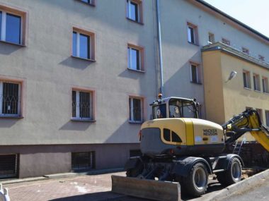 Odświeżanie akademików dla uchodźców w Katowicach Trwa modernizacja akademików w Ligocie. Będą tu miejsca dla uchodzców