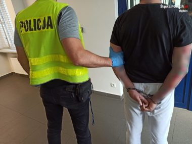 Pijani mężczyźni okradli dostawcę jedzenia Okradli dostawcę jedzenia w Będzina