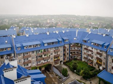 Jedyne takie osiedle w Polsce: z rynkiem i... wieżą zegarową Osiedle Słowiki w Olkuszu