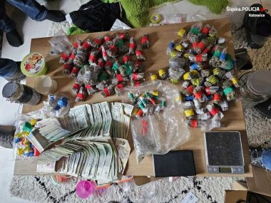 Katowiccy policjanci zatrzymali parę handlującą narkotykami Para obcokrajowców handlująca narkotykami aresztowana