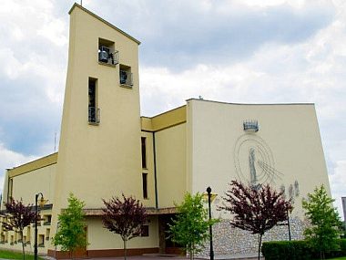 Młody wikariusz obrażał... proboszcza na niedzielnej mszy Parafia Matki Bożej Fatimskiej w Wesołej