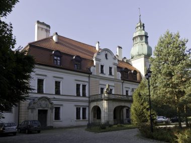 Zarzuty dla personelu ośrodka leczniczego w Kamieńcu Pałac w Kamieńcu