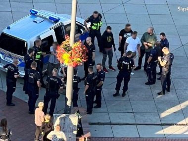 Gliwice: Bójka pijanych nastolatków na Placu Krakowskim Policja Gliwice
