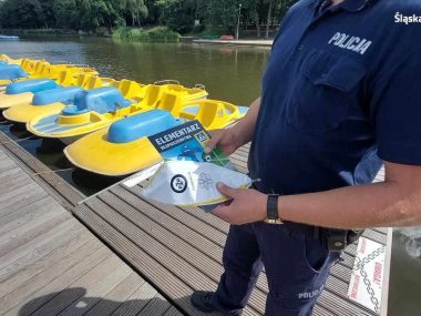Policjanci rozmawiali na temat bezpieczeństwa nad wodą Policja Tychy