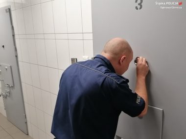 Po krótkim pościgu policja zatrzymała złodzieja biżuterii Policja zatrzymała złodzieja biżuterii