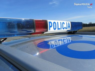 Uszkodzone pojazdy w mieście Policja