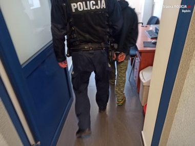 Prowadził mając ponad 2,5 promila. Złamał 3 sądowe zakazy... Policjanci będzińskiej drogówki zatrzymali 34-latka