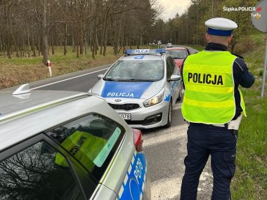 Policjanci ruchu drogowego w akcji Policjanci ruchu drogowego w akcji