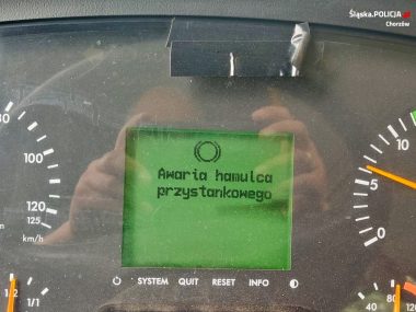Policjanci skontrolowali miejskie autobusy. Strach wsiadać! Policjanci skontrolowali miejskie autobusy Czasem strach do nich wsiadać