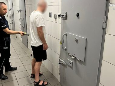 Kolizja na parkingu i... europejski nakaz aresztowania Policjanci z Dąbrowy Górniczej zatrzymali 32-letniego mężczyznę poszukiwanego europejskim nakazem aresztowania