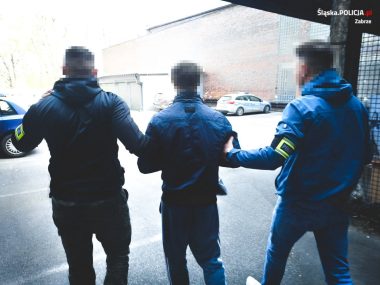Oszukiwali mieszkanki Zabrza i Gliwic, usłyszeli zarzuty Policjanci z Zabrza zatrzymali dwóch mieszkańców Wrocławia którzy oszukali mieszkanki Zabrza i Gliwic