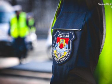 Wsiadła „za kółko” mając pięć zakazów prowadzenia pojazdów! Policjanci zatrzymali kobietę która kierowała pojazdem pomimo pięciu aktywnych sądowych zakazów