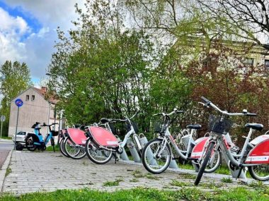 Policjant po służbie zatrzymał złodzieja miejskiego roweru Policjant po służbie odzyskał miejski rower skradziony dwa lata temu