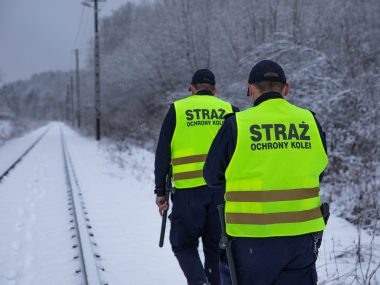 Funkcjonariusze SOK uratowali życie 31-letniemu mężczyźnie Pomoc mężczyźnie