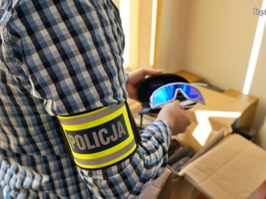 Ponad 100 zarzutów za handel podrobionymi okularami Ponad 100 zarzutów za handel podrobionymi okularami