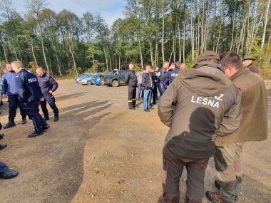 W lesie zgubił się 76-letni mężczyzna. Poszukiwania trwają Poszukiwania grzybiarza