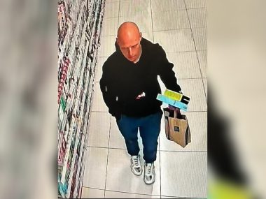 Poszukiwany złodziej z Chorzowa Poszukiwany złodziej z Chorzowa Kradł na terenie Centrum Handlowego AKS