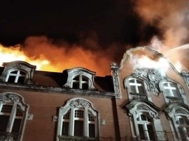 Pożar poddasza kamienicy przy ulicy Dworcowej w Zabrzu Pożar kamienicy