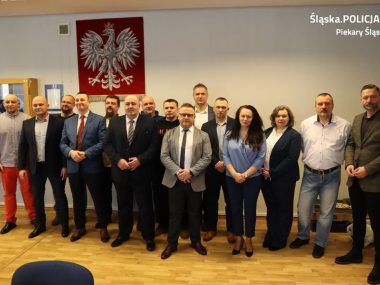 Kilkunastu policjantów w Piekarach odeszło na emeryturę Pożegnania