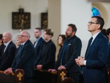 Wizyta premiera Morawieckiego na pogrzebie Tekli Juniewicz Premier Morawiecki na pogrzebie Tekli Juniewicz