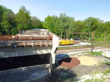 Przebudowa wiaduktu na Roosevelta: wraca ruch pociągów Przebudowa wiaduktu w ciągu ulicy Roosevelta