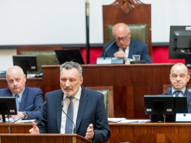 Radny PiS kluczy ws. poparcia dla posła PiS Rafał Kandziora
