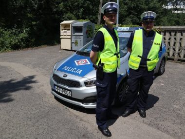 Piekarscy policjanci uratowali życie starszej kobiety Reanimacja kobiety
