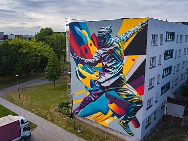 Nowe murale pojawiły na fasadach bloków w Zagórzu Szermierz SM Hutnik