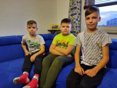 Dzieci z Ukrainy w Polsce. Psycholog radzi Sasza Oleg i Peter