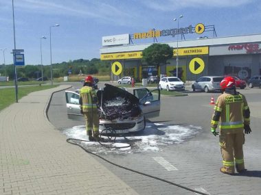 Pożar samochodu przy ulicy Karola Miarki w Piekarach Pożar samochodu osobowego Piekary