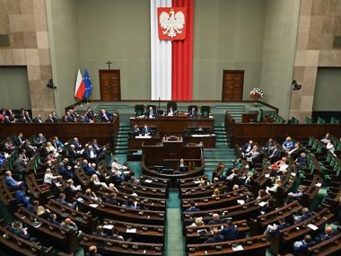 Dysonans poznowczy a ślōnski prziwilej Sejm