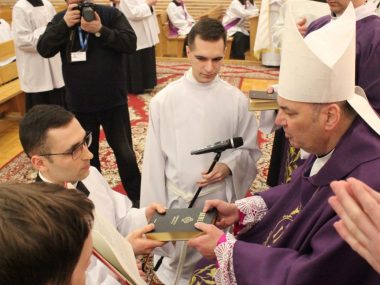 Orgia w dąbrowskiej parafii. „Biskup powinien zrezygnować” Seksskandal na dąbrowskiej parafii Biskup Kaszak powinien zrezygnować a głosi pobożne farmazowny