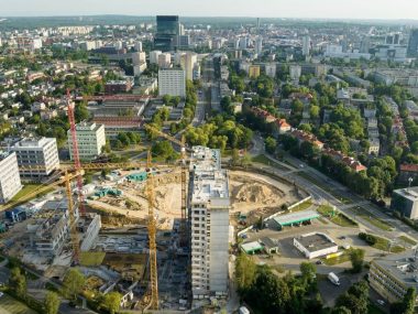 Pierwszy budynek na osiedlu Atal Sky+ już stoi. Ma 14 pięter Budowa osiedla Atal Sky+
