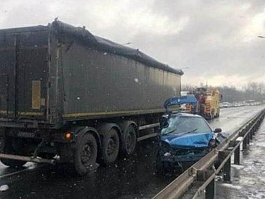 Nie żyje kierowca, którzy zderzył się z ciężarówką na DK94 Smiertelny wypadek na DK94 w Sosnowcu
