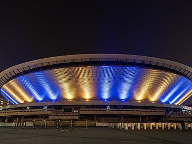 Dźwięki ukraińskiego hymnu płyną z głośników na Spodku Spodek, Katowice