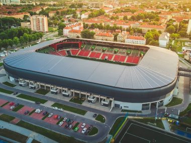 Stadion i galeria wieczorową porą Stadion Miejski w Tychach