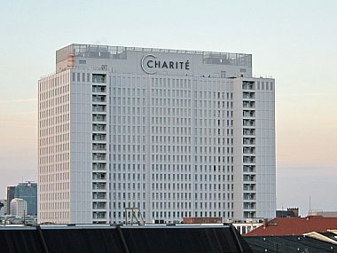Sparaliżowany po wypadku za granicą potrzebuje wsparcia Szpital Charite w Berlinie